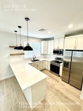 210 D St in Roseville, CA - Foto de edificio - Building Photo