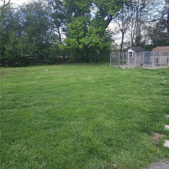 2679/2681 NY-302 in Middletown, NY - Building Photo - Building Photo