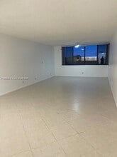 8020 Hampton Blvd in North Lauderdale, FL - Foto de edificio - Building Photo