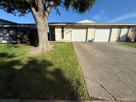 5525-5527 Missie Way in Sacramento, CA - Building Photo