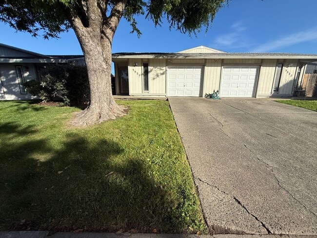 5525-5527 Missie Way