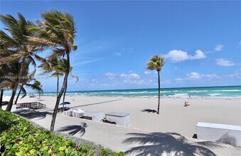 2401 S Ocean Dr, Unit 806 in Hollywood, FL - Building Photo - Building Photo