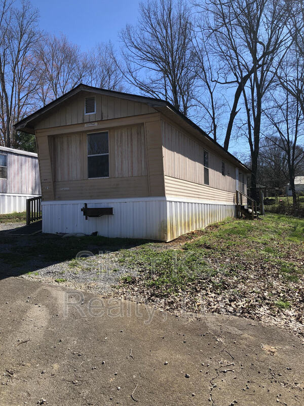 1019 S Jackson St in Athens, TN - Building Photo - Building Photo