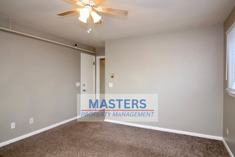 2055 Tremainsville Rd in Toledo, OH - Building Photo - Building Photo