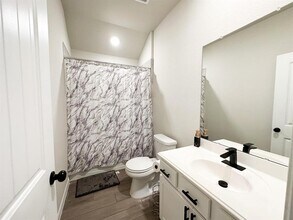 2115 Boreas Ln in Mont Belvieu, TX - Building Photo - Building Photo