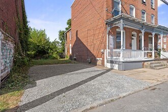 1330 Susquehanna St in Harrisburg, PA - Building Photo - Building Photo