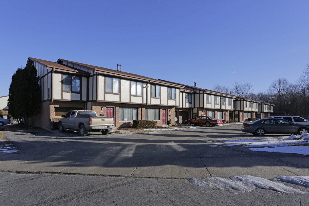 Good Hope Townhomes in Milwaukee, WI - Building Photo