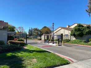 2120 Mount Vernon Dr in Modesto, CA - Building Photo - Building Photo