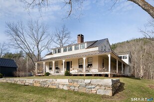 40 Music Mountain Rd in Canaan, CT - Building Photo