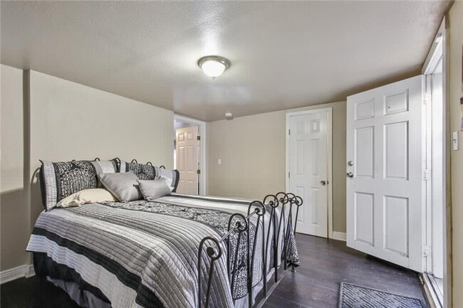 property at 4426 S Carrollton Ave