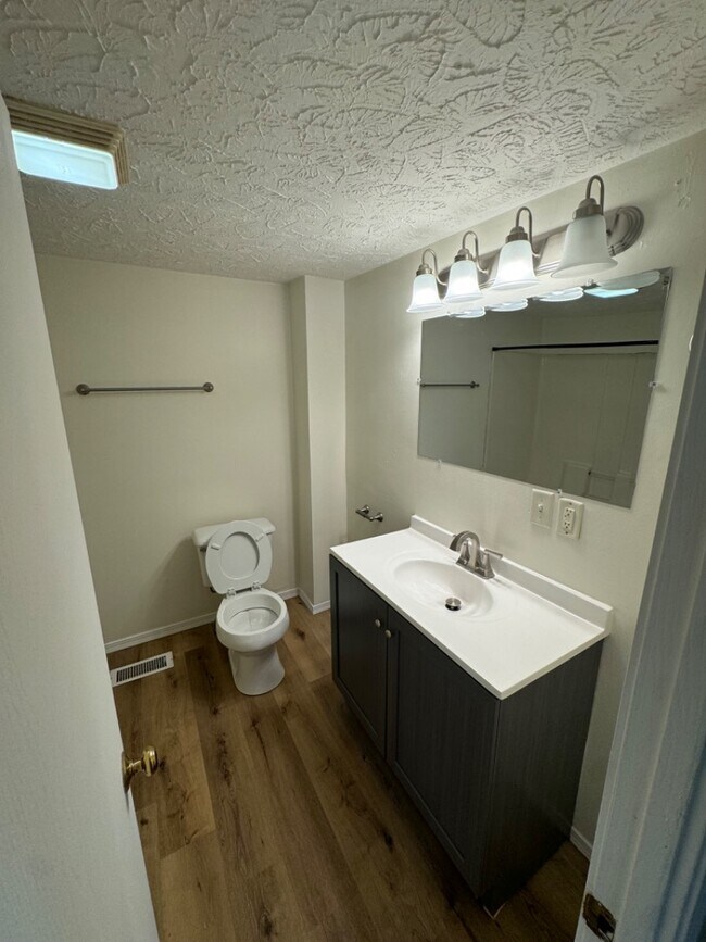 611 N Mclean St in Bloomington, IL - Building Photo - Building Photo