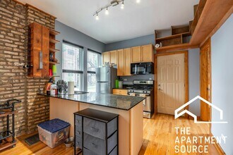 1349 N Washtenaw Ave in Chicago, IL - Building Photo - Building Photo