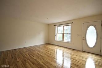 955 Pleasant St-Unit -# 14 in Weymouth, MA - Foto de edificio - Building Photo