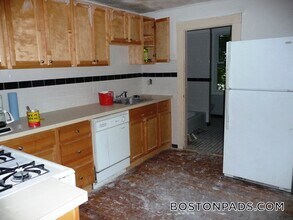 60-62 Bedford St., Unit 2 in Waltham, MA - Building Photo - Building Photo