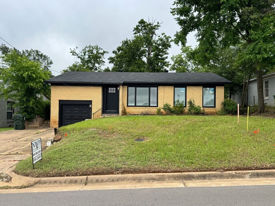 1206 S Fleishel Ave in Tyler, TX - Building Photo