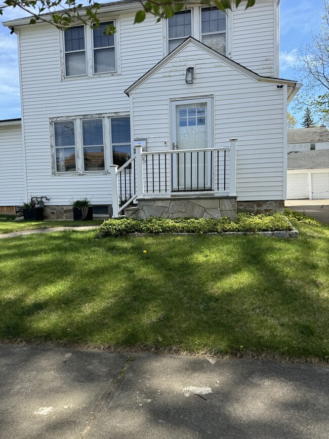 15 Overland Ave in Bridgeport, CT - Building Photo - Building Photo