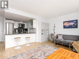 983 E Hastings St in Vancouver, BC - Building Photo