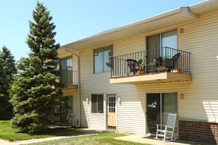 Ambassador Arms Apartments in Saginaw, MI - Building Photo
