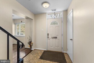 5052 Cliffhaven Dr in Annandale, VA - Building Photo - Building Photo