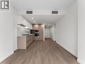 5685 Halley Ave in Burnaby, BC - Building Photo - Building Photo