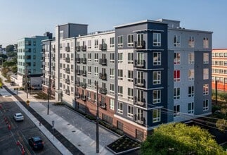 90 Ocean Ave, Unit 511 in Revere, MA - Foto de edificio - Building Photo