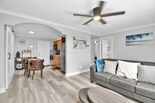 1808 SW 20th St in Fort Lauderdale, FL - Building Photo