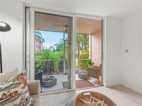 100 Forest Lakes Blvd in Naples, FL - Building Photo - Building Photo
