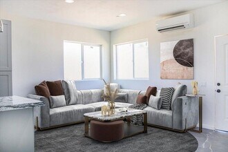 7608 Olympic Rd in Joshua Tree, CA - Foto de edificio - Building Photo