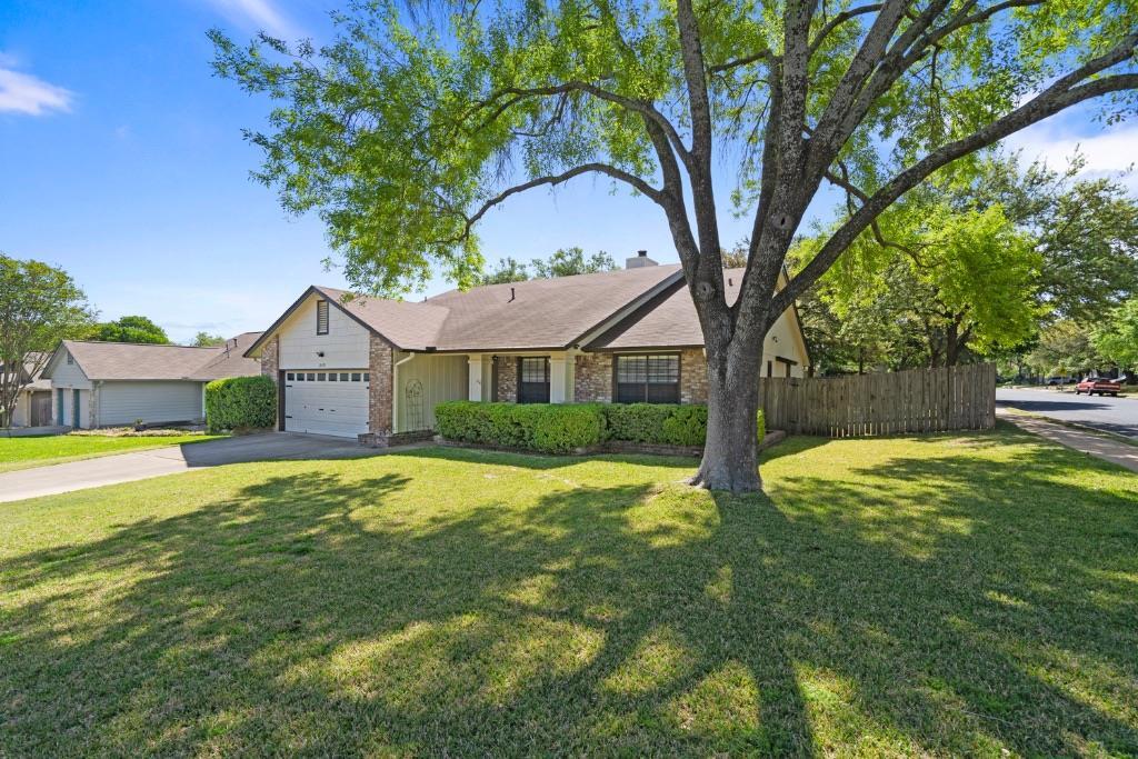 12401 Blossomwood Dr in Austin, TX - Building Photo