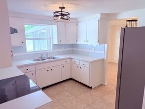 7437 Daggett Terrace in New Port Richey, FL - Building Photo - Building Photo