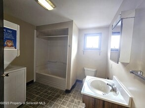 526 Hughes Ct in Scranton, PA - Building Photo - Building Photo