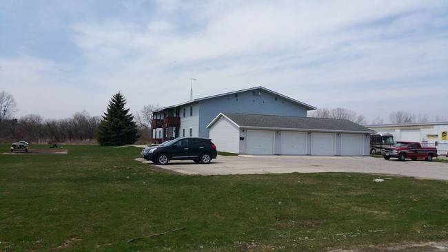 1818 School St in Two Rivers, WI - Foto de edificio - Building Photo