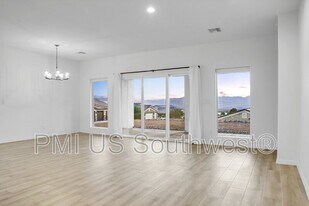 2591 Trade Wind Dr in Bullhead City, AZ - Building Photo