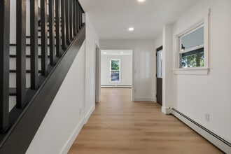 14 Lincoln St, Unit 1 in Weymouth, MA - Building Photo - Building Photo