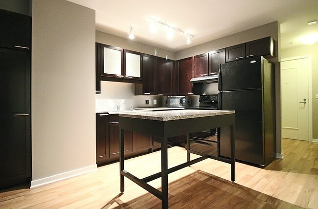 property at 141 W Randolph St