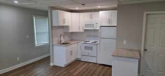 77 1st Ave, Unit 77 A in Newnan, GA - Building Photo