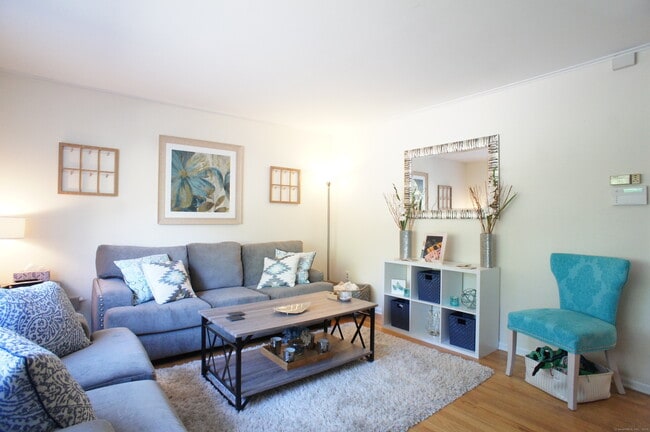2 Hadik Pkwy in Norwalk, CT - Building Photo - Building Photo