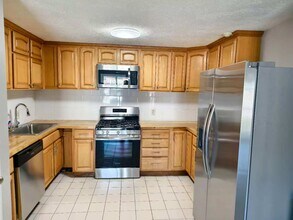 2 Karen Cir, Unit 17 in Billerica, MA - Building Photo - Building Photo