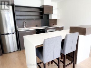 75-1875 St Nicholas St in Toronto, ON - Building Photo - Building Photo