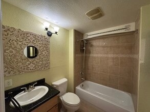 13426 Greenwood Ave N, Unit Greenwood studio in Seattle, WA - Building Photo - Building Photo