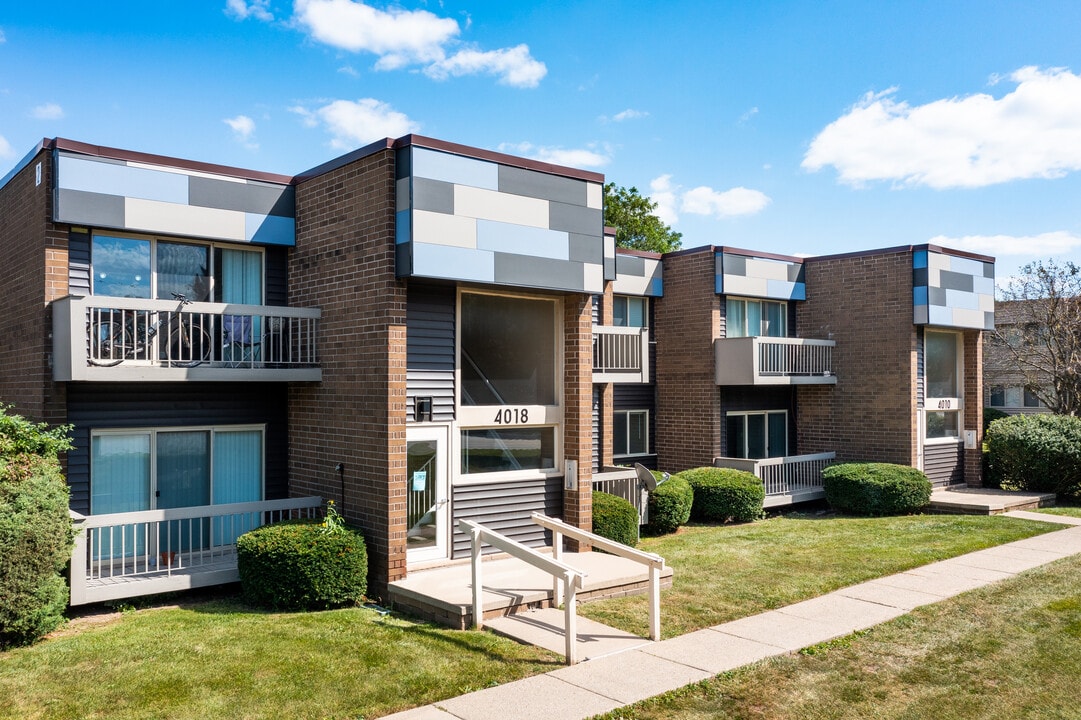 Ridgewood Apartments in Ypsilanti, MI - Foto de edificio