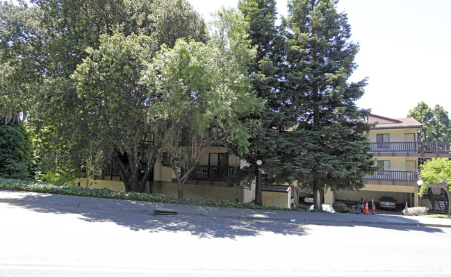 Fletcher Gardens Apartments in Hayward, CA - Foto de edificio - Building Photo