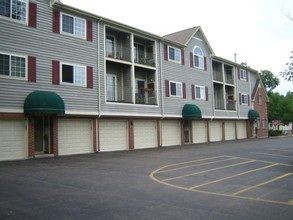 Colonial Square Offices in Barrington, IL - Building Photo - Building Photo