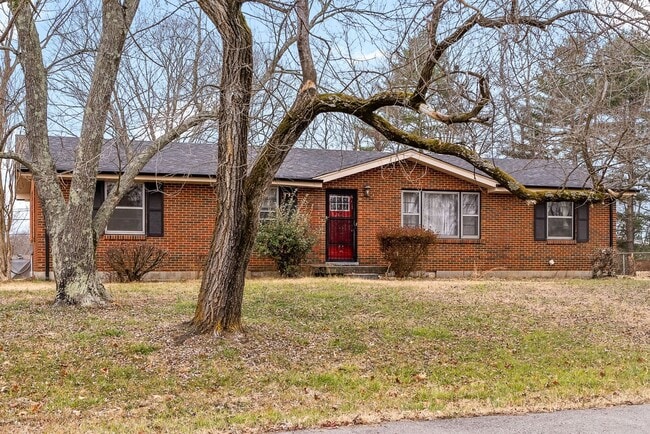 144 W Park Dr in Clarksville, TN - Building Photo - Building Photo