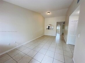 1251 SE 28th Ct, Unit 203 in Homestead, FL - Building Photo - Building Photo