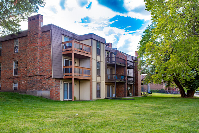 The Bluffs in Gladstone, MO - Foto de edificio - Building Photo