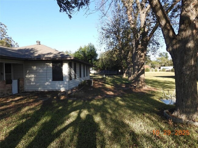 2510 Meadow Ln in Taylor, TX - Building Photo - Building Photo