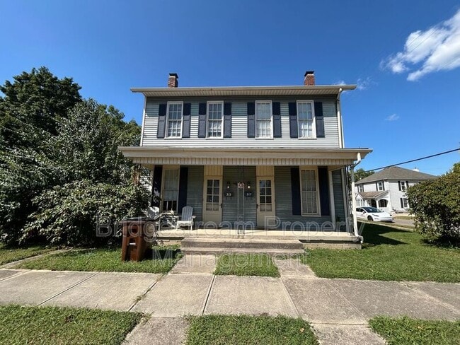 property at 315 N 4th St