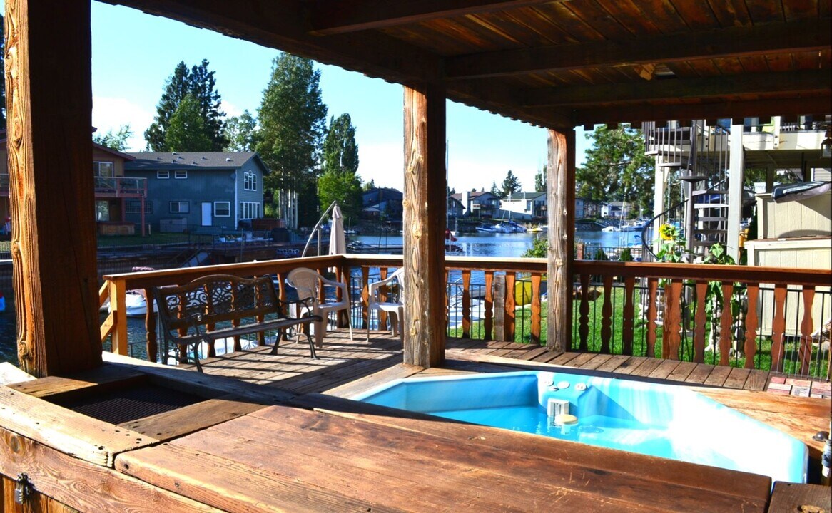 512 Christie Dr in South Lake Tahoe, CA - Building Photo