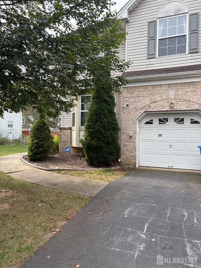 30 Palmetto Way in North Brunswick, NJ - Building Photo - Building Photo